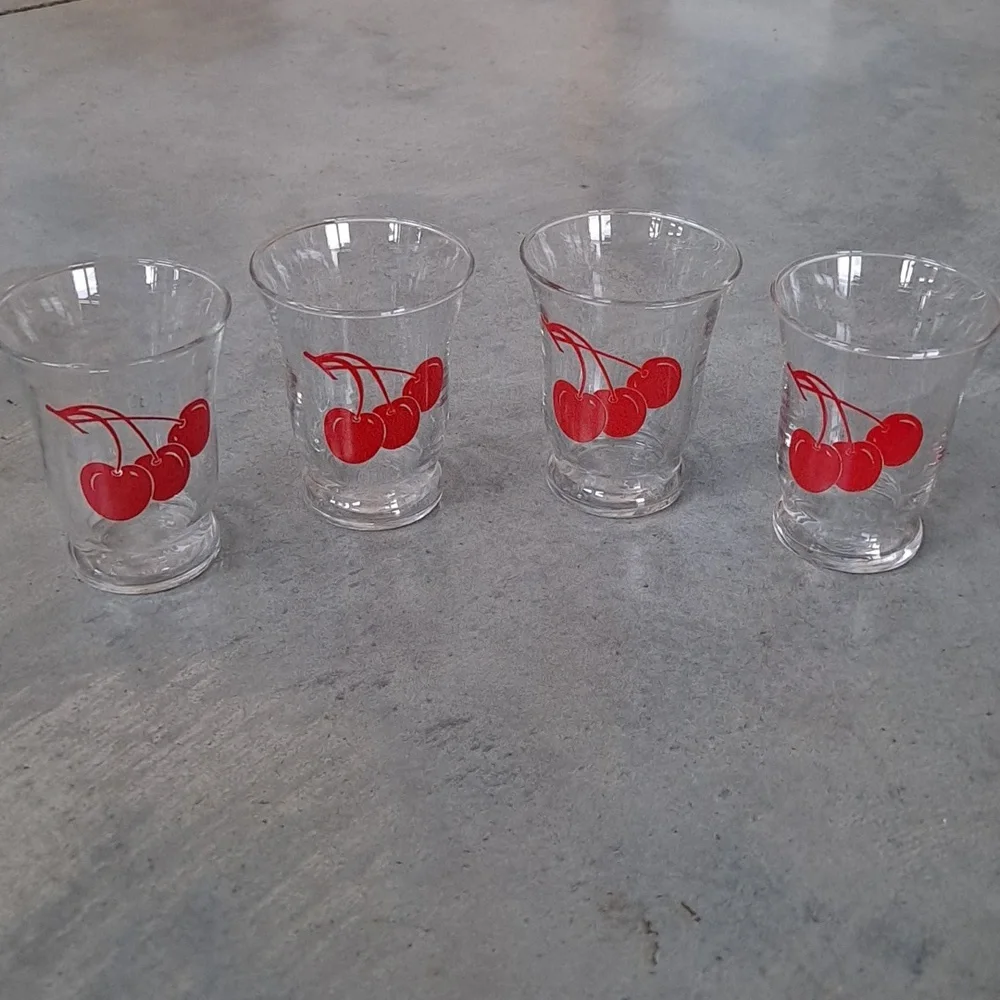 Vintage MCM Libbey Red Cherries Juice Glass | Shot Glass | Set of 4 - Picture 2 of 9
